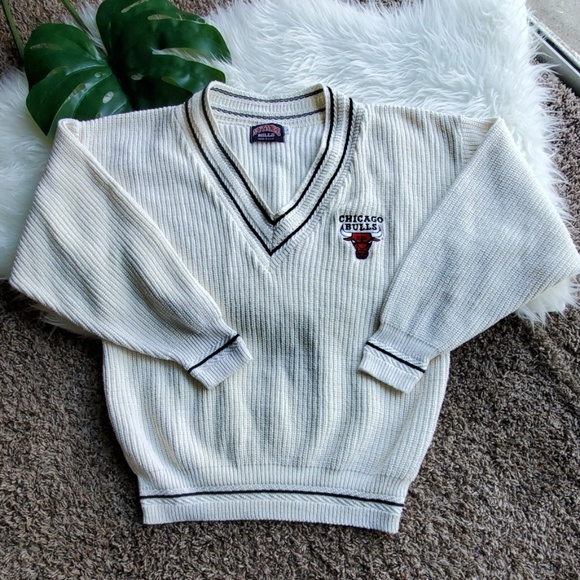Nutmeg Mills Other - VTG Chicago Bulls Nutmeg Mills V-neck Sweater Sz L